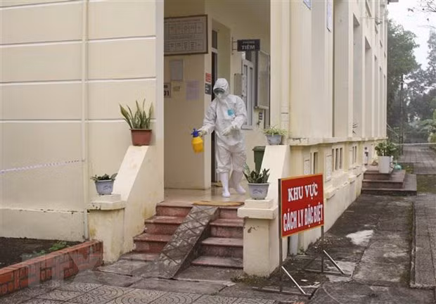 新冠肺炎疫情：加强在医疗场所进行新冠肺炎感染患者筛检和隔离工作 ảnh 1
