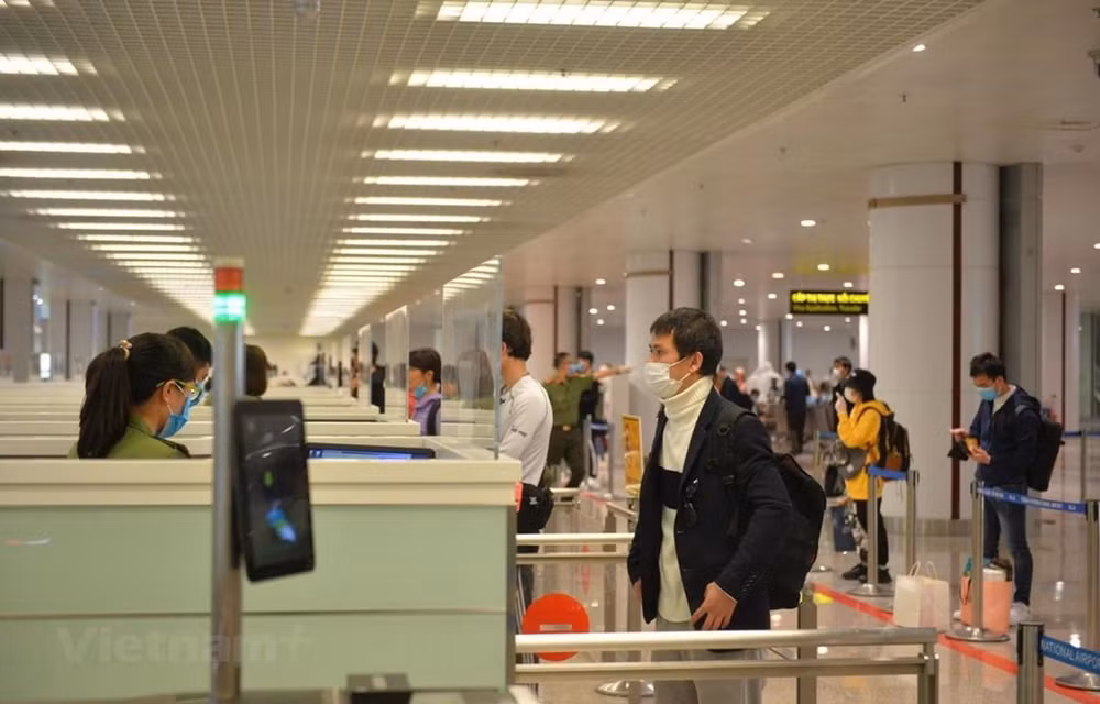 23日内排机场预计接待入境人员276人次 ảnh 1