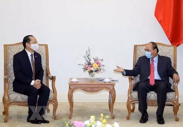 越南政府总理阮春福会见柬埔寨驻越大使Chay Navuth ảnh 1