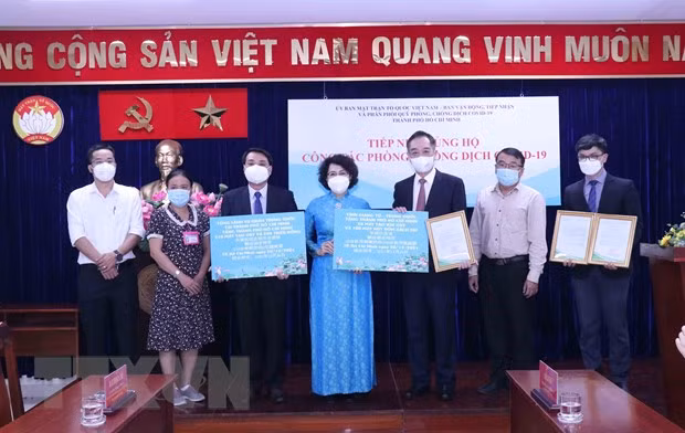 胡志明市接收防疫设备和物资 ảnh 1