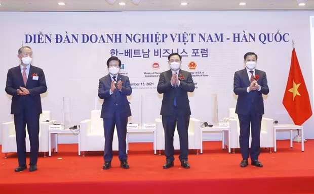 越南国会主席王廷惠出席越韩企业论坛 ảnh 1 越南国会主席王廷惠出席越韩企业论坛 ảnh 1