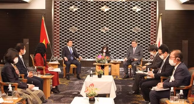 日本经济产业省大臣萩生田光一：日本始终将越南视为其在亚洲一流伙伴 ảnh 1