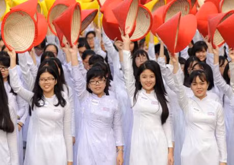 3000名女生身穿奥黛游行 庆祝胡志明市奥黛节 ảnh 5