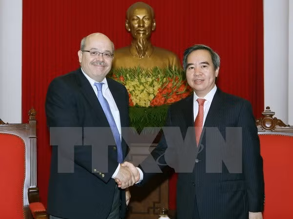 越共中央经济部部长阮文平会见国际货币基金组织专家代表团 ảnh 1 越共中央经济部部长阮文平会见国际货币基金组织专家代表团 ảnh 1