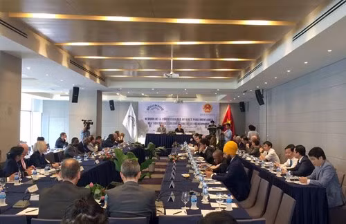 法语国家议会大会议会事务委员会在胡志明市召开会议 ảnh 1