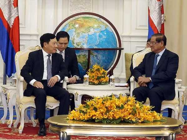 努力推动越柬两国陆地边境勘界立碑工作尽早完成 ảnh 1
