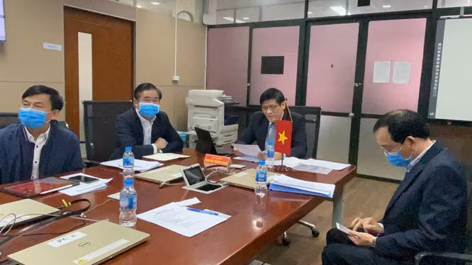 越南卫生部副部长阮青龙与老挝卫生部部长召开视频会议 ảnh 1 越南卫生部副部长阮青龙与老挝卫生部部长召开视频会议 ảnh 1