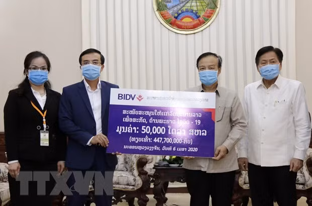 越南企业协助老挝应对新冠肺炎疫情 ảnh 2