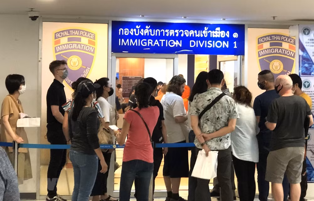 泰国为因新冠肺炎疫情影响而滞留在当地的外国人提供签证延期服务 ảnh 1