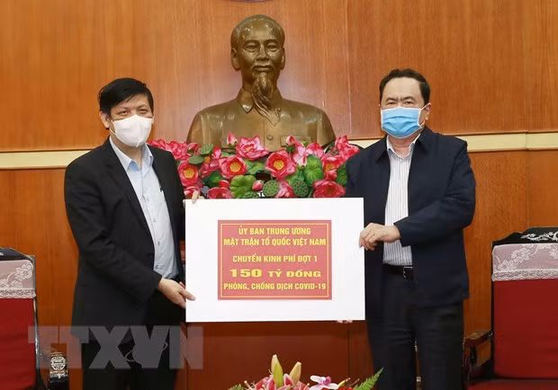 越南祖国阵线中央委员会向卫生部分配1500亿越盾捐赠资金用于疫情防控工作 ảnh 1 越南祖国阵线中央委员会向卫生部分配1500亿越盾捐赠资金用于疫情防控工作 ảnh 1