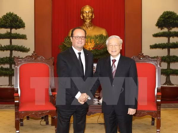 越共中央总书记阮富仲会见法国总统弗朗索瓦•奥朗德 ảnh 1 越共中央总书记阮富仲会见法国总统弗朗索瓦•奥朗德 ảnh 1