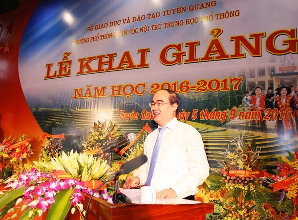 越南党和国家领导人出席2016-2017学年开学典礼 ảnh 1