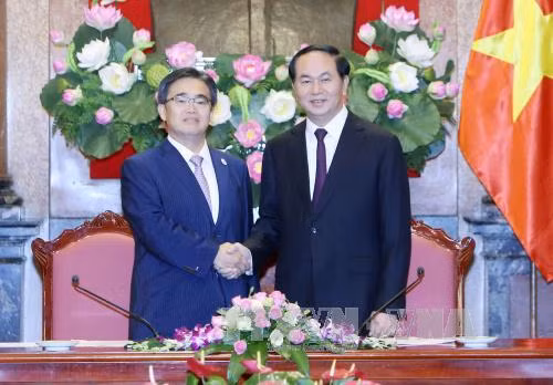 越南国家主席陈大光会见日本爱知县知事大村秀明 ảnh 2