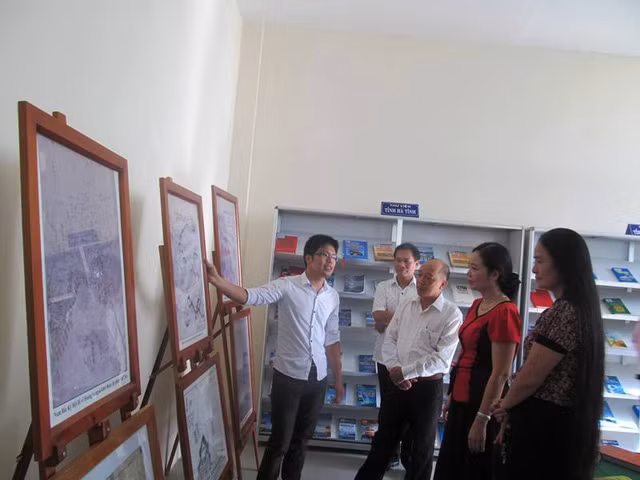 “越南海洋与岛屿”图片资料展在广平省举行 ảnh 1