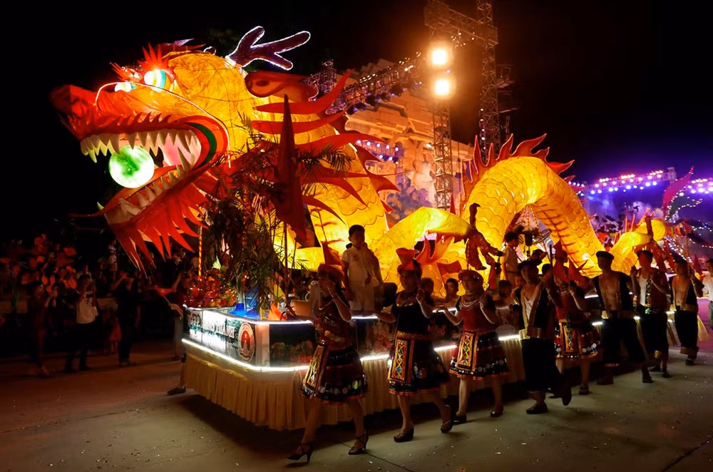越南全国各地兴高采烈制灯笼欢天喜地迎中秋 ảnh 1 越南全国各地兴高采烈制灯笼欢天喜地迎中秋 ảnh 1