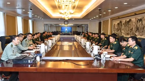 越南人民军青年军官代表团赴华参加2016年越中青年军官交流活动 ảnh 1