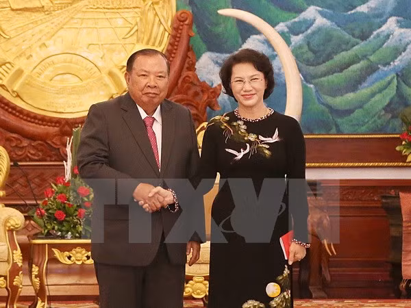 越南国会主席阮氏金银拜会老挝人革党总书记、国家主席本扬•沃拉吉 ảnh 1 越南国会主席阮氏金银拜会老挝人革党总书记、国家主席本扬•沃拉吉 ảnh 1