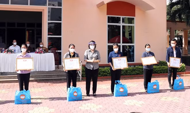 胡志明市对援助抗疫的宗教志愿者表达感恩之心 ảnh 1