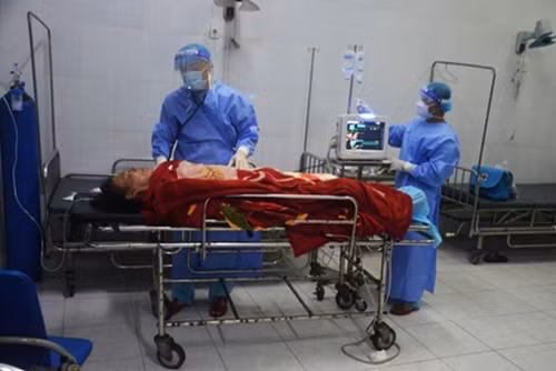 西双子岛医疗所接救患减压病的渔民 ảnh 1