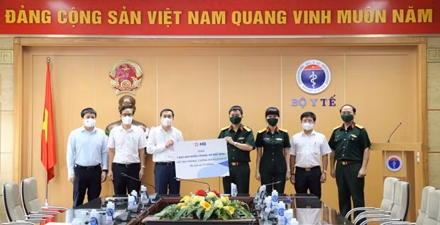越南卫生部接收100万只符合N95标准和FDA标准的医用口罩 ảnh 1 越南卫生部接收100万只符合N95标准和FDA标准的医用口罩 ảnh 1