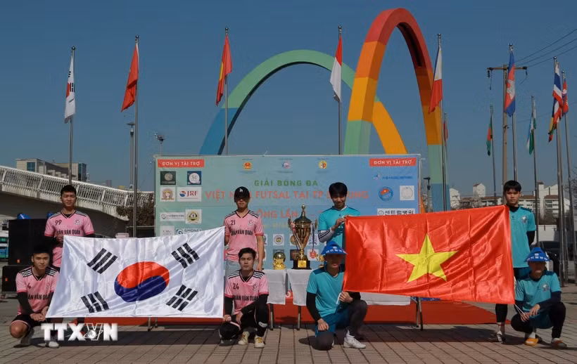 通过体育运动发扬旅韩越南人团结协作精神 ảnh 1 通过体育运动发扬旅韩越南人团结协作精神 ảnh 1
