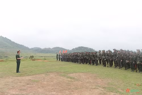 阮新疆上将:建设一支火力满足任务的师级单位 ảnh 2 阮新疆上将:建设一支火力满足任务的师级单位 ảnh 2