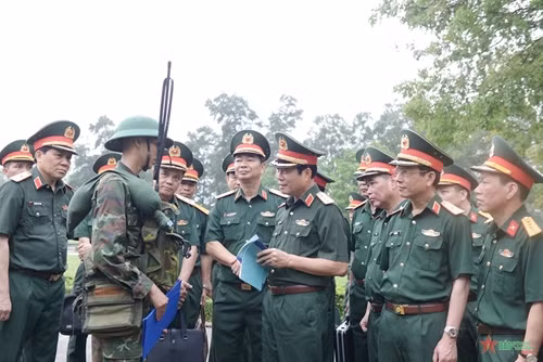 阮新疆上将:建设一支火力满足任务的师级单位 ảnh 1 阮新疆上将:建设一支火力满足任务的师级单位 ảnh 1