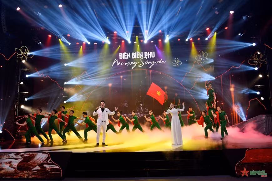 奠边府大捷70周年：特别艺术交流活动在河内举行 ảnh 1