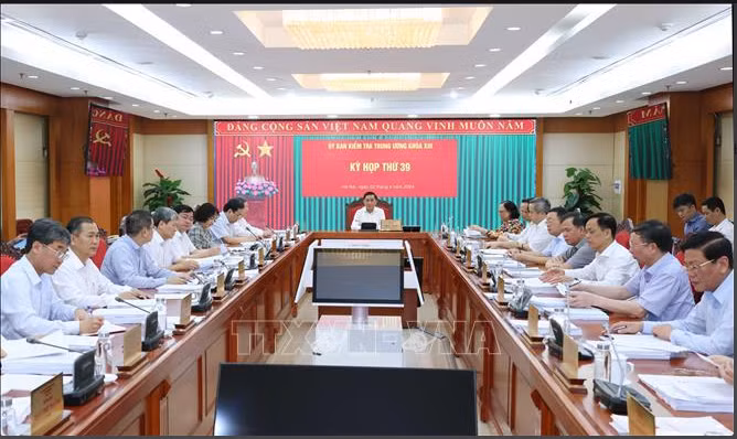 建议越共中央政治局、中央书记处给予劳动荣军社会部党组干事会纪律处分 ảnh 1 建议越共中央政治局、中央书记处给予劳动荣军社会部党组干事会纪律处分 ảnh 1