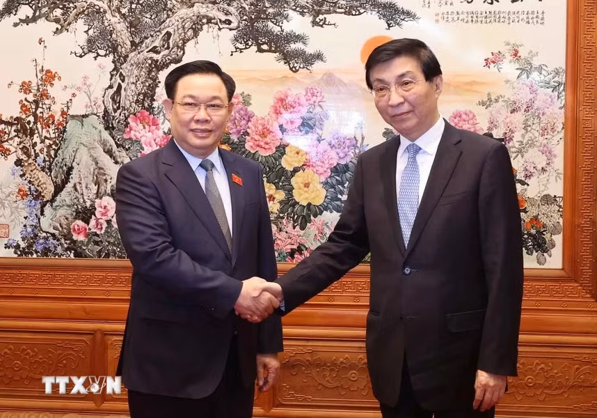越南国会主席王廷惠会见中共中央政治局常委、全国政协主席王沪宁 ảnh 1 越南国会主席王廷惠会见中共中央政治局常委、全国政协主席王沪宁 ảnh 1