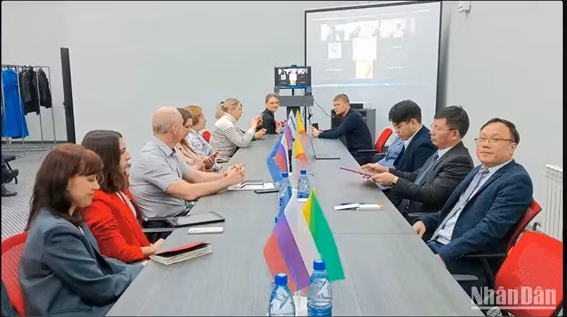 越南与俄罗斯后贝加尔边疆区合作座谈会举行 ảnh 1