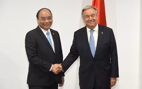 第31届东盟峰会：阮春福会见联合国秘书长和欧洲理事会主席 ảnh 1