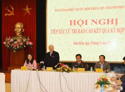 越共中央总书记阮富仲接待河内市选民 ảnh 1