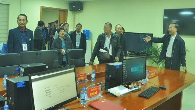 泰国北碧府新闻记者协会代表团访问广宁报社 ảnh 1