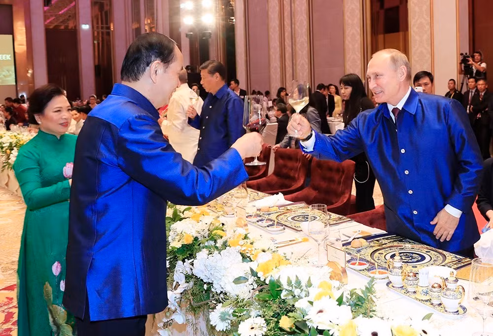 2017年APEC会议：越南国家主席陈大光主持晚宴 欢迎APEC领导人夫妇 ảnh 3