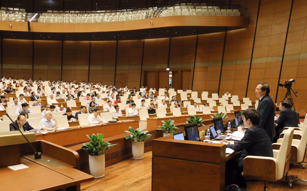越南信息传媒部长张明俊：利用报纸媒体的正面信息来驳斥社交媒体上的负面信息 ảnh 1