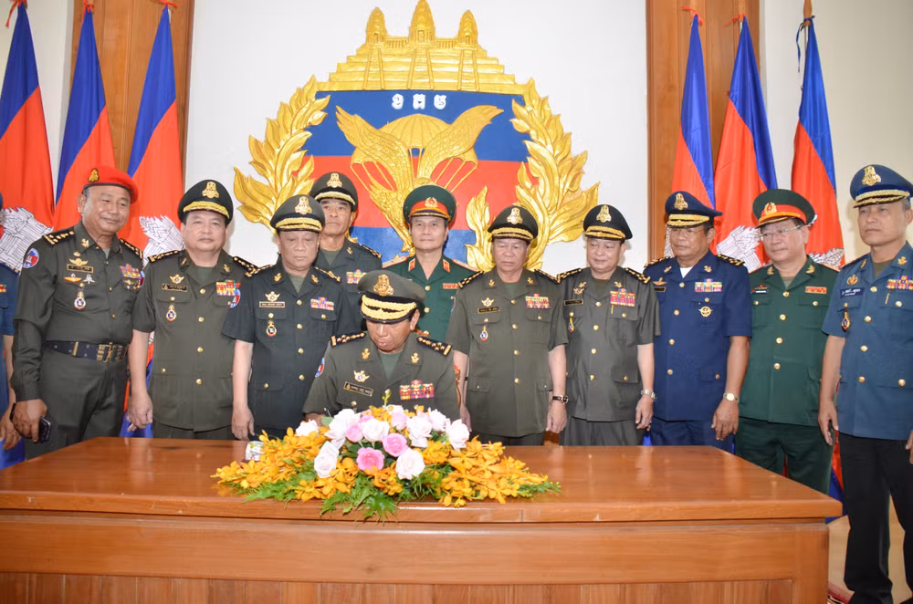 越柬建交50周年：越南人民军与柬皇家军队加强合作 ảnh 2