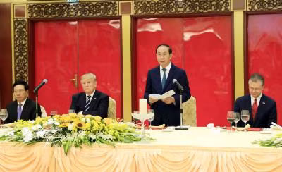 越南国家主持陈大光主持国宴 欢迎美国总统特朗普访问越南 ảnh 1