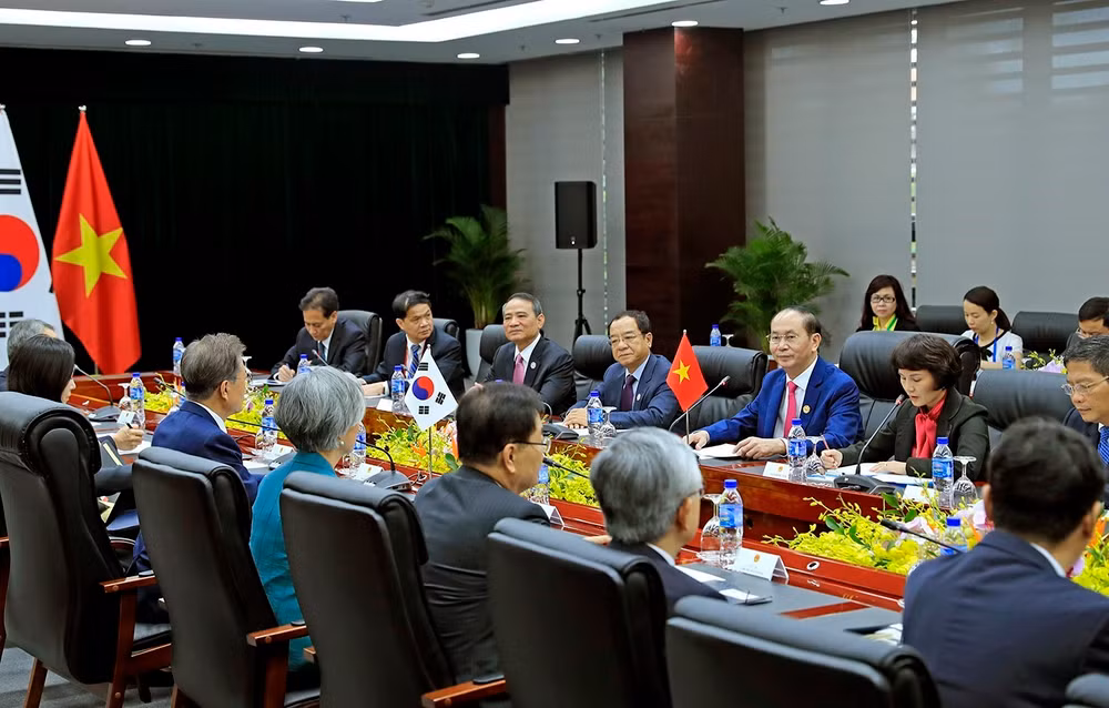 2017 年APEC会议： 越南国家主席陈大光会见柬埔寨首相和韩国总统 ảnh 5