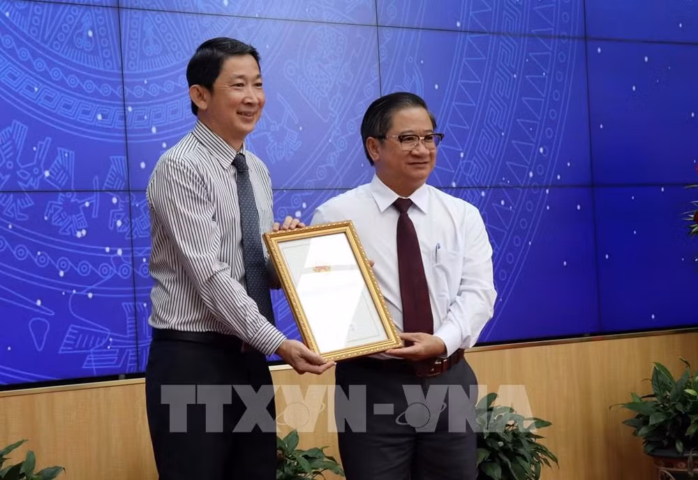 芹苴市向永盛工业园区项目颁发投资许可证 ảnh 1