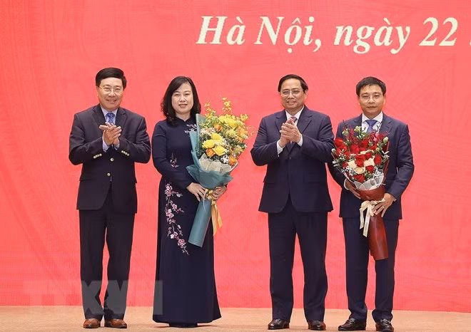 政府总理范明政颁发卫生部部长和交通运输部部长的任命决定 ảnh 1 政府总理范明政颁发卫生部部长和交通运输部部长的任命决定 ảnh 1