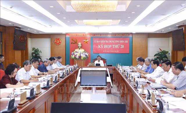 越共中央检查委员会第21次会议:对许多党组织和党员给予党纪处分 ảnh 1 越共中央检查委员会第21次会议:对许多党组织和党员给予党纪处分 ảnh 1