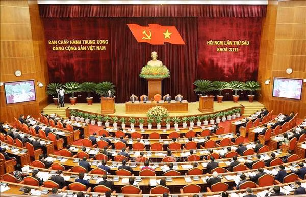 越共十三届六中全会第三个工作日 ảnh 1