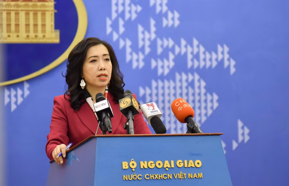 外交部例行记者会：重视在乌克兰越南公民保护工作 ảnh 1