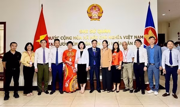 河内市代表团对老挝进行访问 ảnh 2