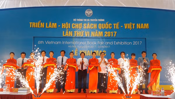 2017年第六届越南国际图书博览会热闹开展 ảnh 1