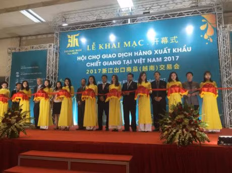 2017年第六届浙江出口商品（越南）交易会在河内开幕 ảnh 1