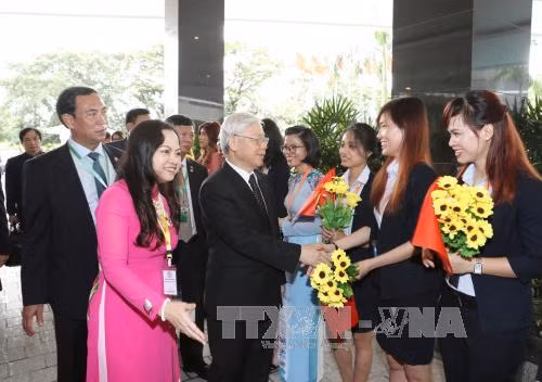 越共中央总书记阮富仲造访越南驻缅大使馆 ảnh 1