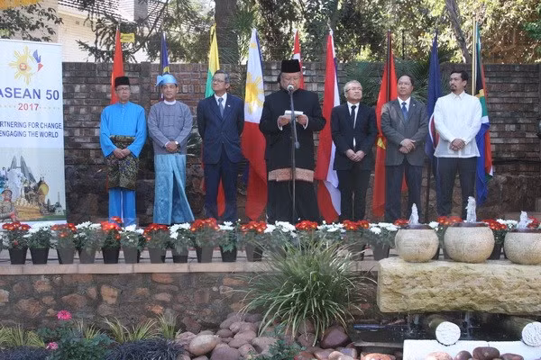 东盟成立50周年庆祝活动在世界各国纷纷举行 ảnh 2