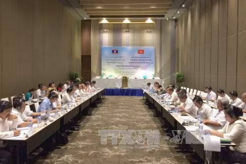 越老建交55周年：越老举行理论研讨会 共同探讨如何实现快速可持续发展 ảnh 1